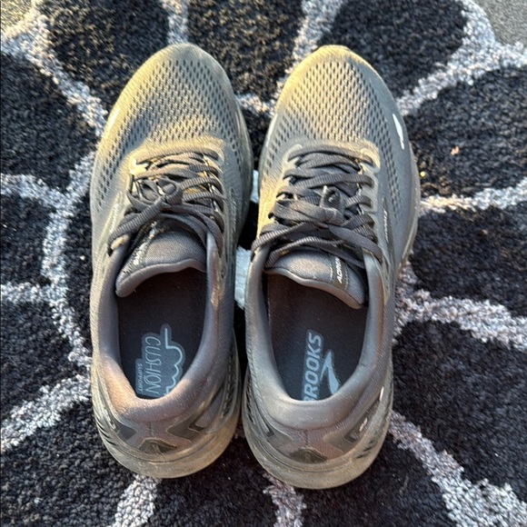 Brooks Men's Black Running Shoes - Picture 4 of 6